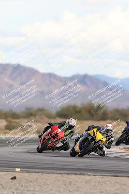 media/Nov-16-2025-Race Pace (Sun) [[8c5fa54630]]/Non Verified Riders (1st 20 Minutes)/5-Turn 15 (110pm)/